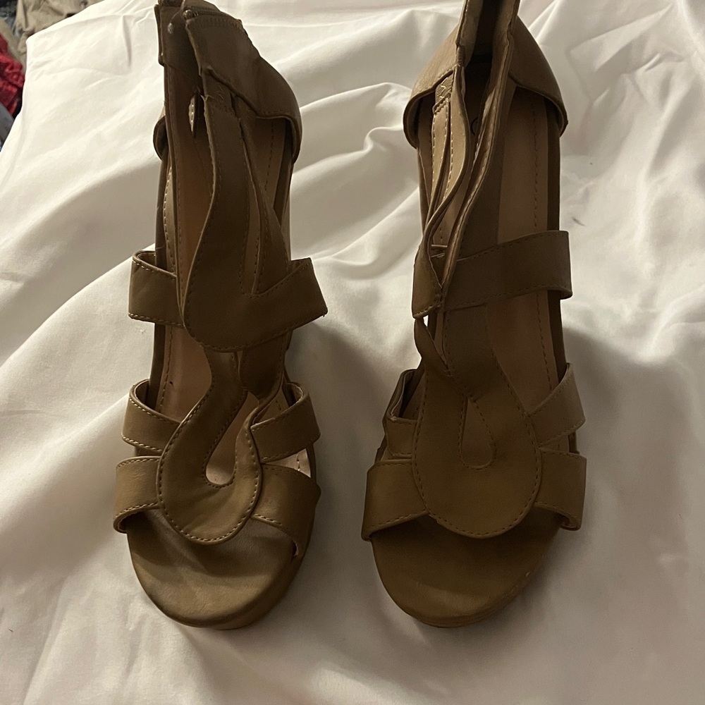 Elegant Top Moda Tan Women's Sandals 7 1/2